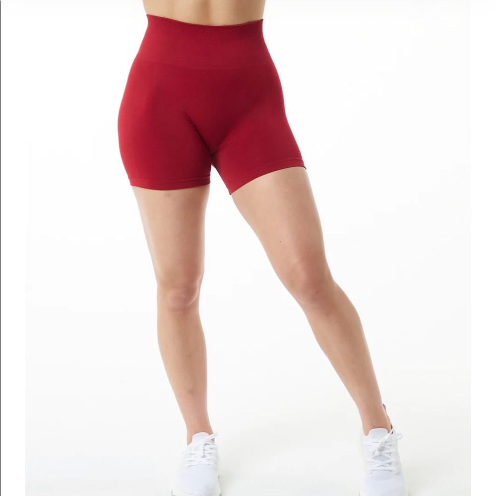 Alphalete Amplify Short 4.5" - XS and S Women’s Scrunch